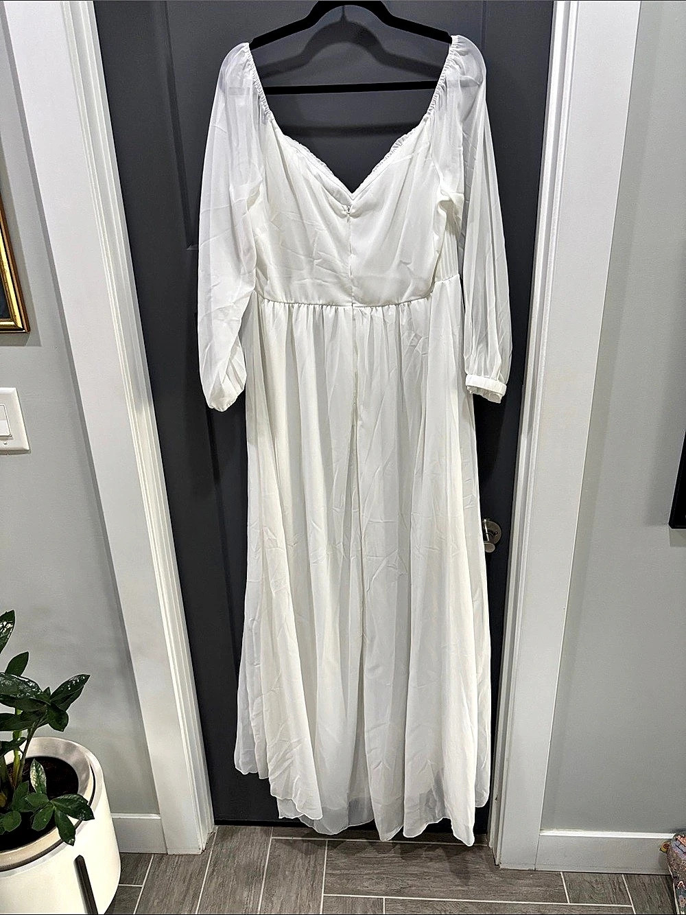 Maxi Dress in White Size XL Like New